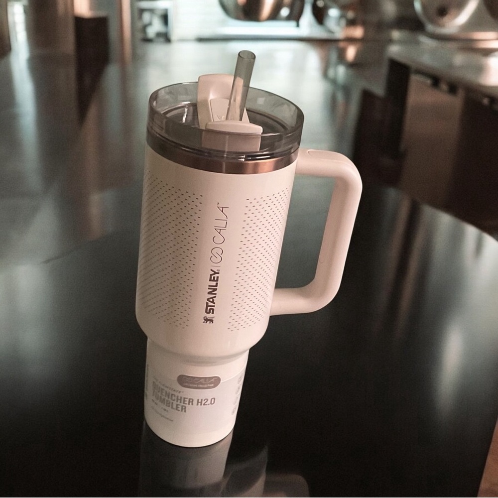 STANLEY CALIA COLLECTION QUENCHER H20 TUMBLER - OAT MILK 40 oz.